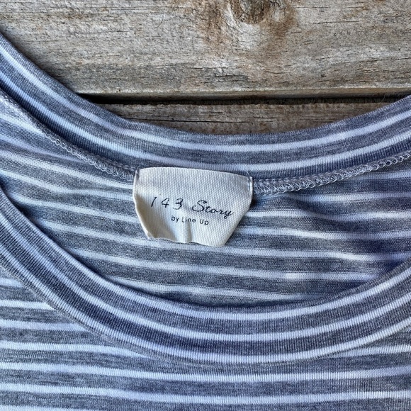 143 Story Women’s Sleeveless Tunic - Picture 3 of 6